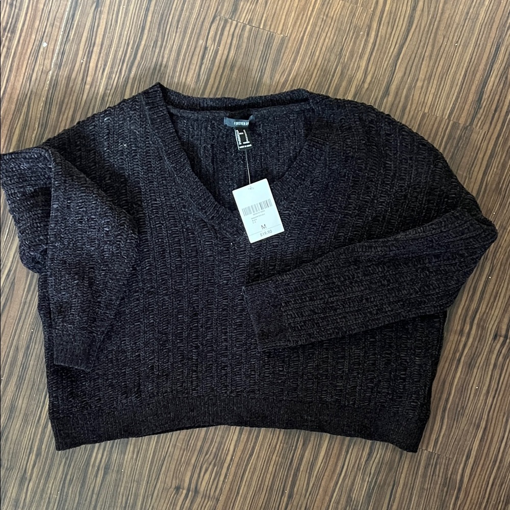 NWT Forever21  V-Neck Cropped Sweater